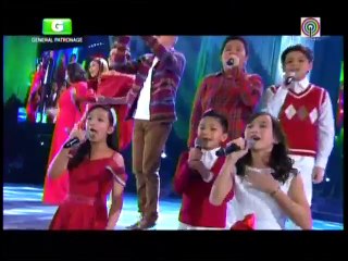 'The Voice' coaches open Christmas special