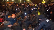 Cientos de polacos protestan en Varsovia contra las restricciones a medios de comunicación
