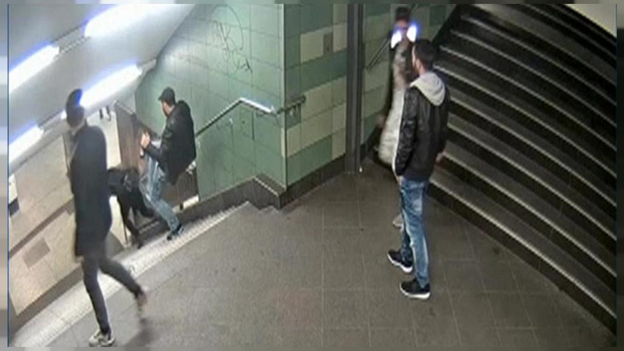 Berlino: arrestato un uomo sospettato di aver preso a calci una donna nella metro