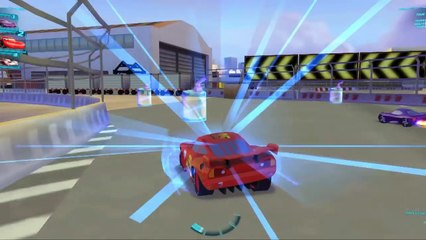 CARS 2 - Course avec Flash McQueen dans différents circuits tiré du jeu CARS 2