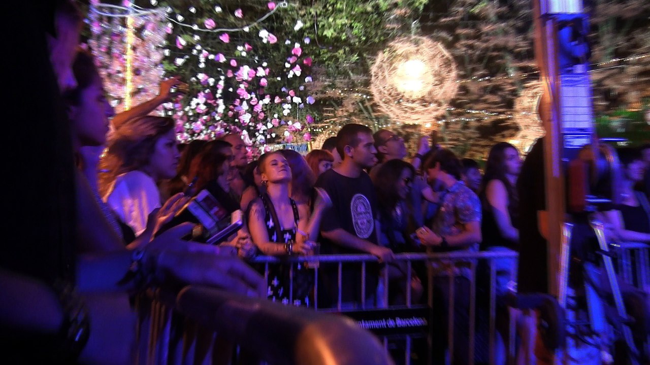 77      crudos en GRACIA , rock and roll y fans