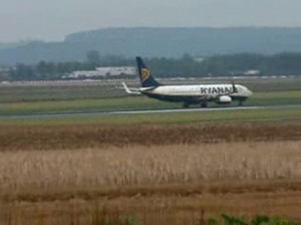 Boeing Take off in Beauvais