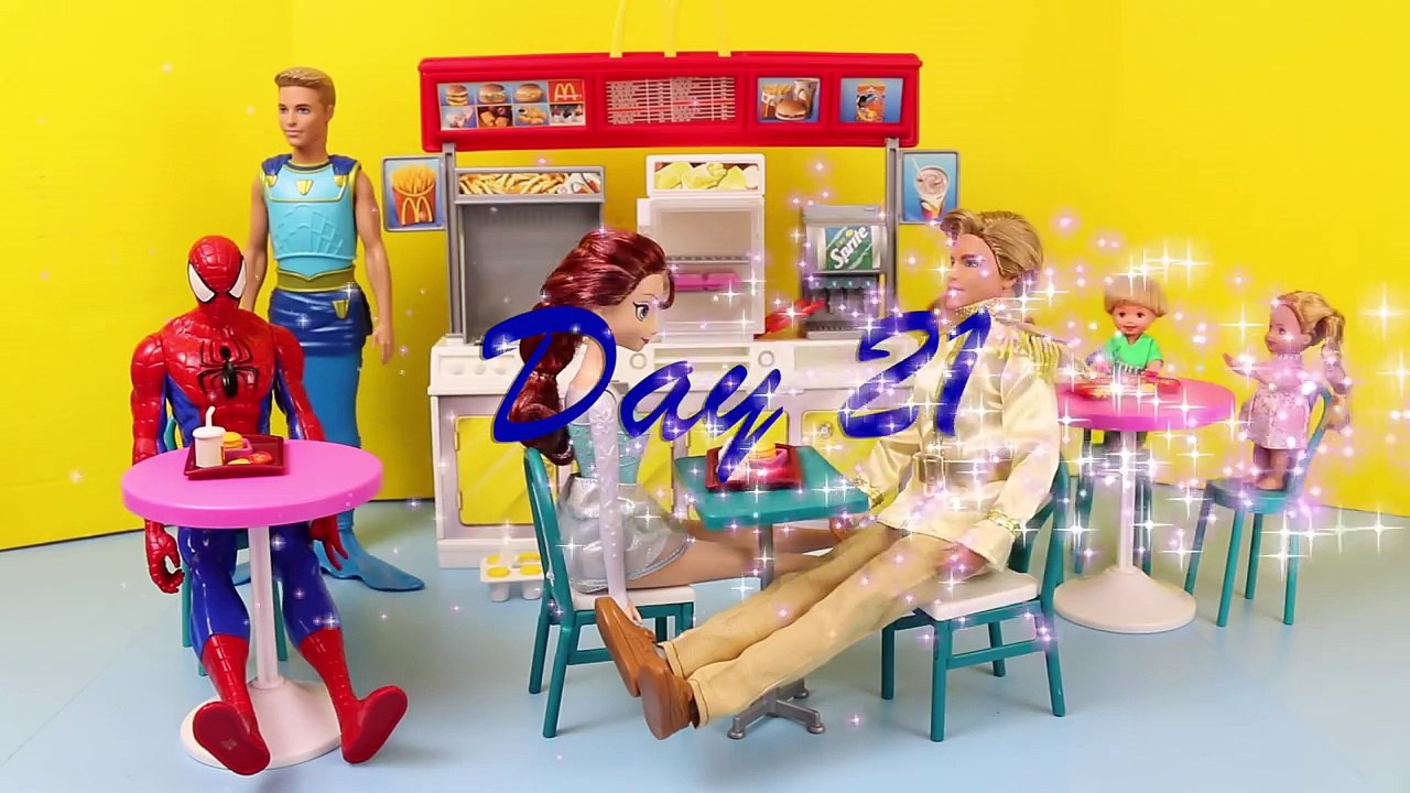 Barbie Birthday Month Surprise Daily Presents with Disney Frozen Elsa in Advent Calendar Day 21