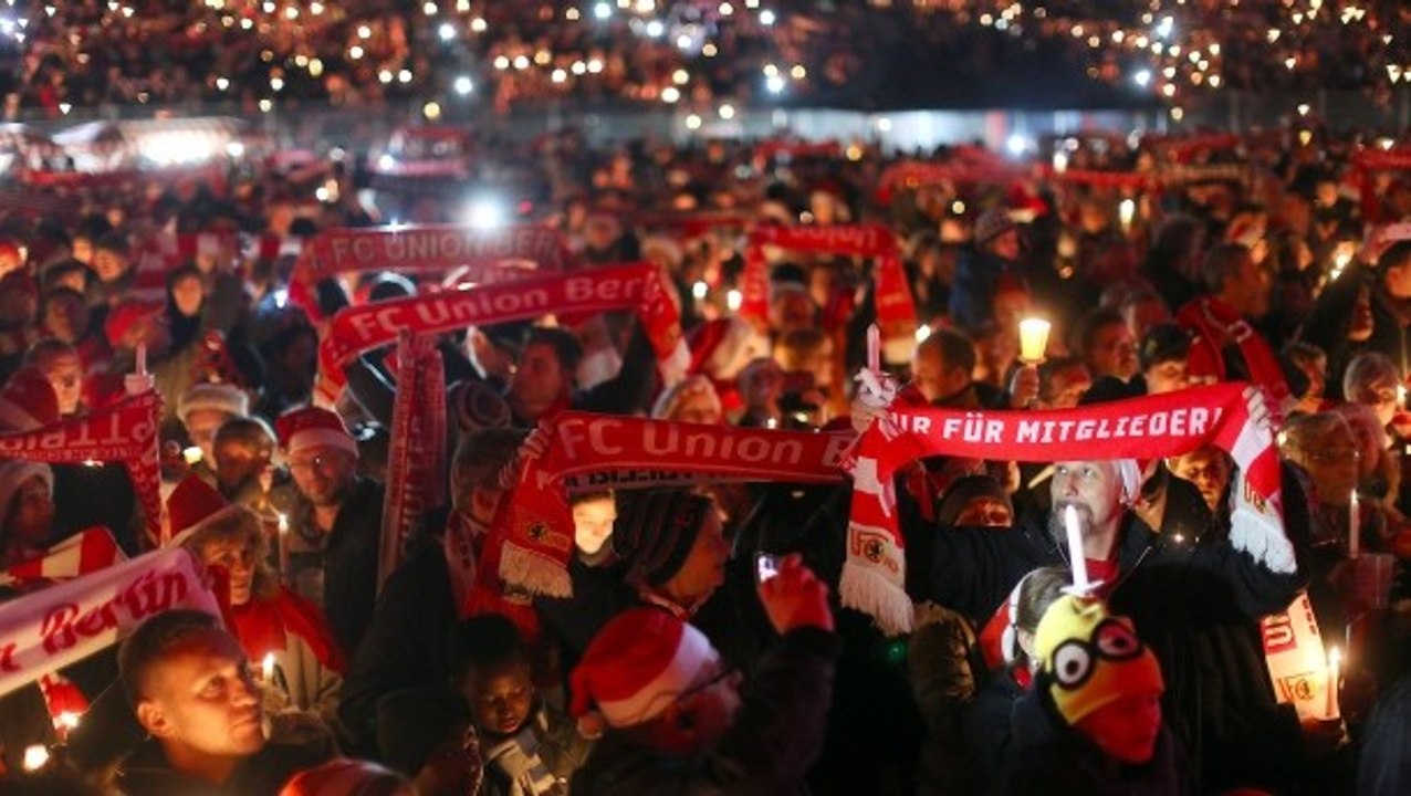 Fragen Sie Eleonore Büning: Wieso fangen zu Weihnachten plötzlich alle mit dem Singen an?