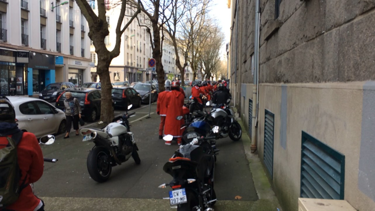 Les motards de Noël défilent malgré l'interdiction