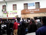 فيديو لحظة اعتقال شباب الحزب في سيدي بوزيد اليوم في ذكرى الثورة و تجمهر الناس مساندة للحزب ورفضا للاعتقال السياسي…