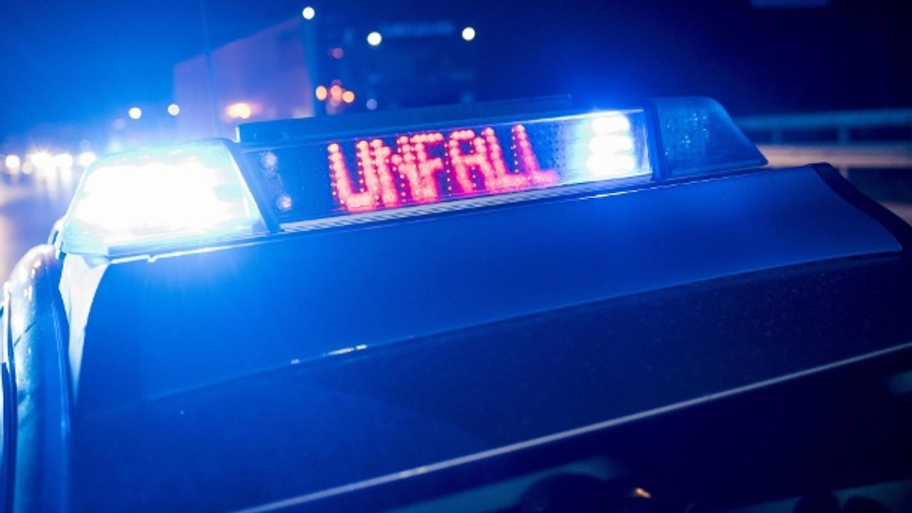 Irschenberg: Auto überschlägt sich auf A8 – zwei Tote