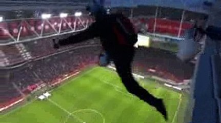 Incredible man fly from the stadium to start the match Ajax vs PSV 18-12-2016 (HD)