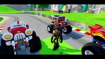 Молния Маккуин Автомобили & Буксировка Mater с удовольствием с гонки Микки Маус!