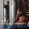 Ce gars s'incruste sur les photos de Kendall Jenner et c'est juste énorme - Photobomb digital de l'année