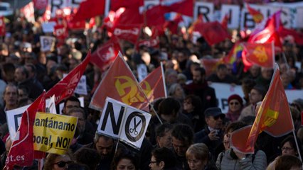 Tải video: España: los sindicatos en la calle para recuperar los derechos laborales