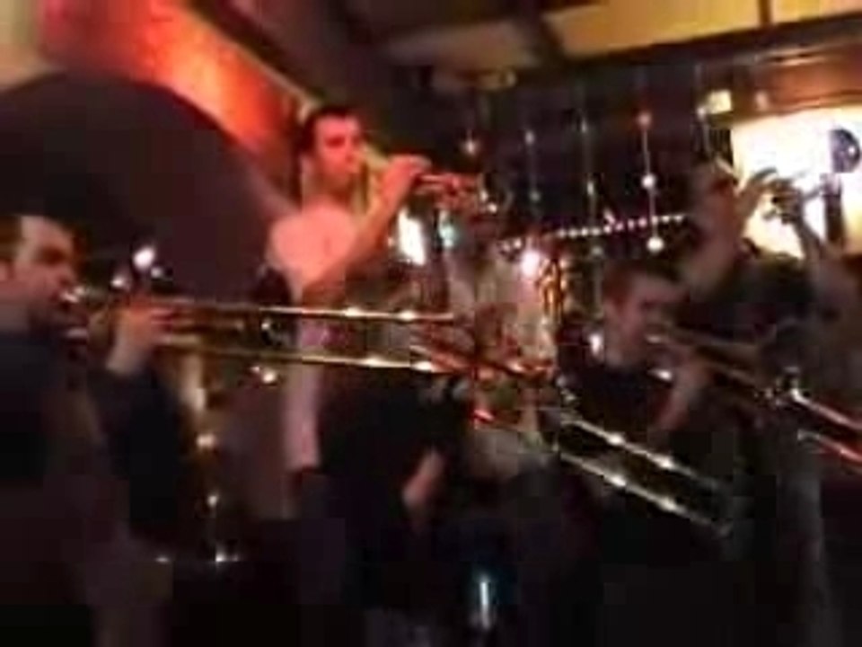 Fanfare God Save The Cuivres au Bar Le Breughel à Toulouse
