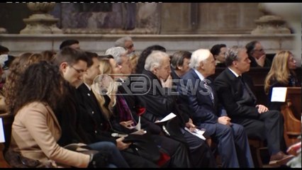 Ora News - Kardinali Ernest Troshni mban meshën në Katedralen e Firences