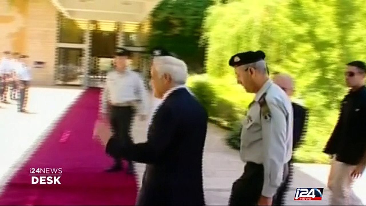 Katsav : Parole board rules Katsav can be released from jail