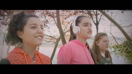 Ora News –“Ti je heroi im” fushatë në ndihmë të fëmijëve të policëve