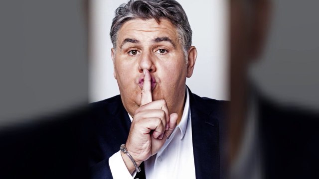 Pierre Ménès hospitalisé : il donne des nouvelles sur Twitter