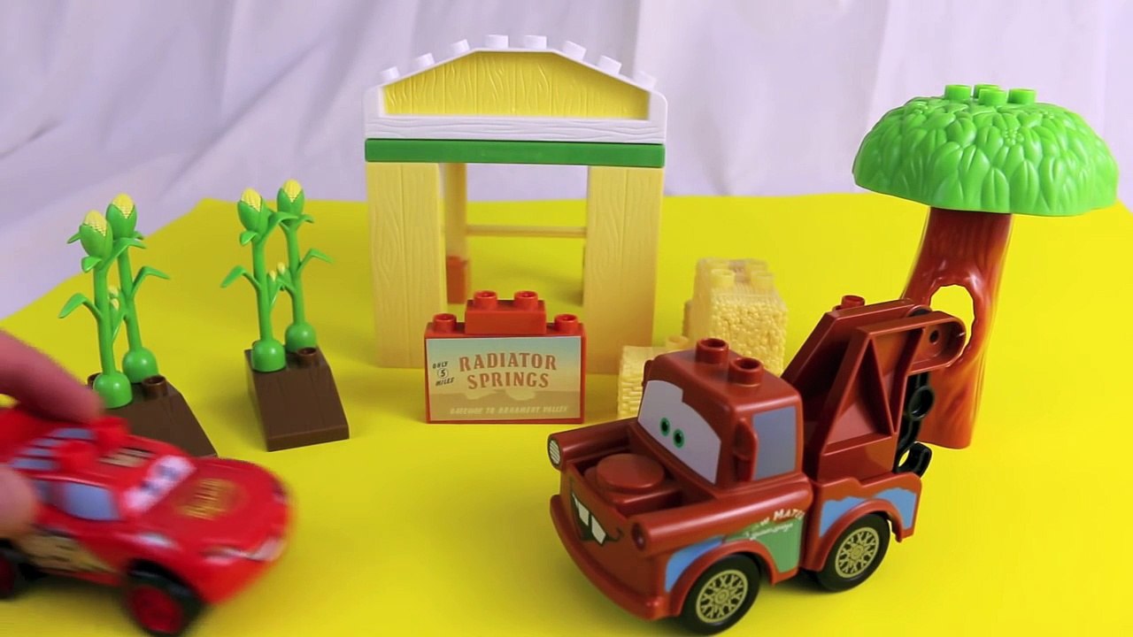 Mega Bloks Disney Cars Mater Visits Duplo Lego Lightning McQueen while Tractor Tipping