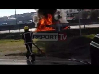 Report TV - Shpërthen në flakë makina në autostradë