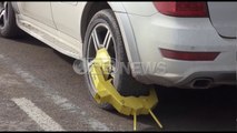 Vlorë - I bllokon makinën, qytetari konfliktohet me punonjësit e parkingjeve