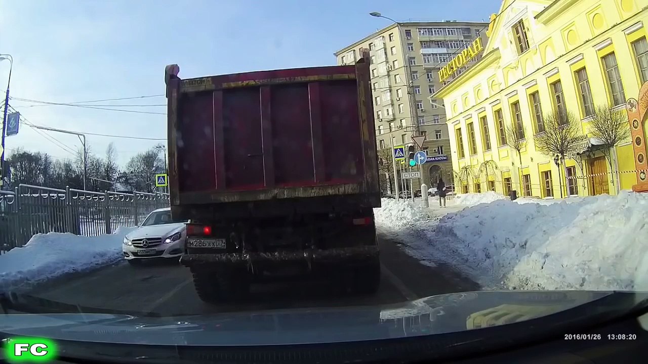Trucks Losing their Load ★ TRUCK FAILS Compilation ★ FailCity 2016