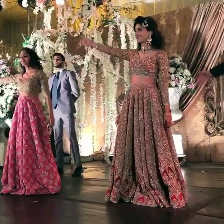 Mawra Hocane heating up the dance floor Urwa Hocane And Farhan Saeed Wedding Reception