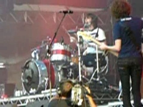 Kaiser Chiefs modern way @ Solidays 07