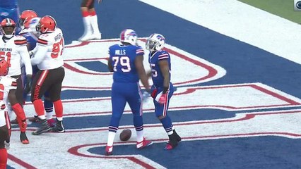 Mike Gillislee runs up the middle for 3-yard TD