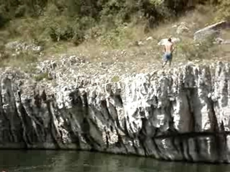 TIC ET TAC SAUTE DANS L'ARDECHE