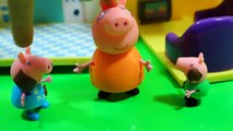 Свинка Пеппа КУПАЕТСЯ Игры для детей Мультики для девочек из игрушек на русском Обкакалась Peppa Pig
