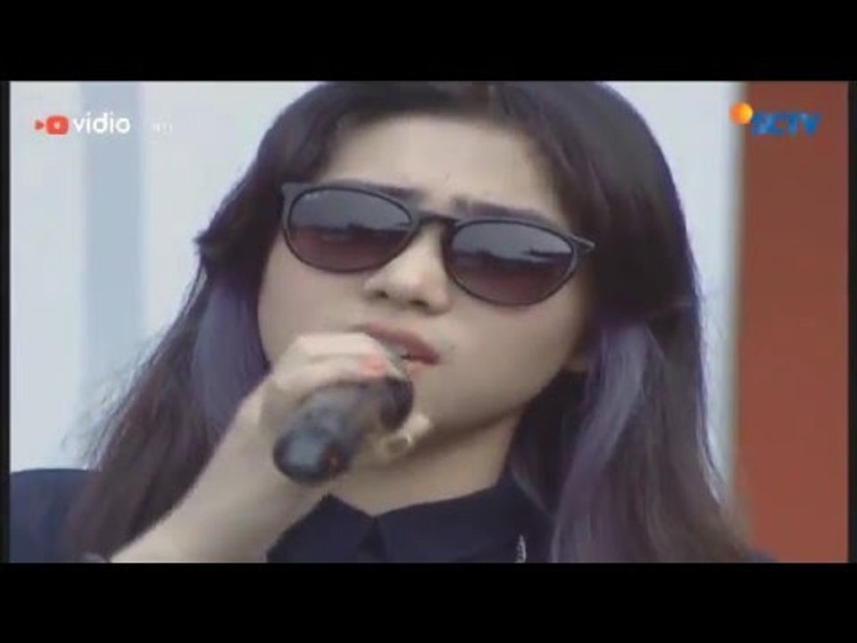Isyana Sarasvati - Tetap Dalam Jiwa (Live on Inbox)