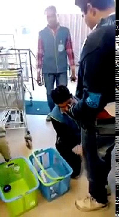 Thief caught in easy day shopping mall