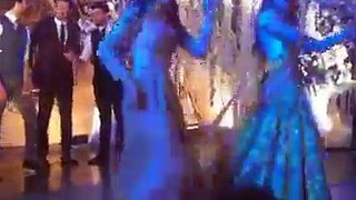 Mawra Hocane and Alyzeh Gabol Dance on Breakuphttps Song at Urwa and Farhan wedding reception