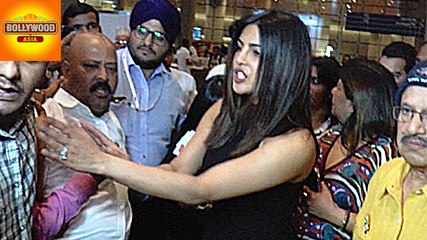 Priyanka Chopra "MOBBED" At Airport | Bollywood Asia