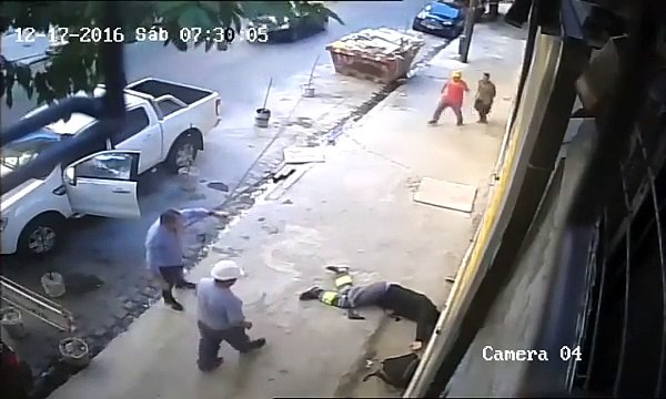 Ce voleur se fait tirer dessus par le propriétaire de la voiture !