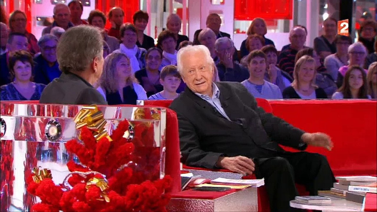 L'enchainement curieux de Michel Drucker entre deux interviews dans "Vivement dimanche prochain" - Regardez