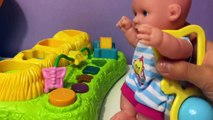 Oyuncak bebek oyuncaklarıyla oynuyor | Baby doll playing with her toys