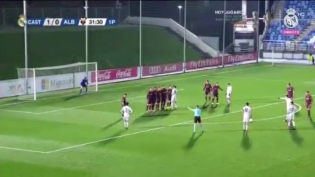 Le joli coup franc d'Enzo Zidane