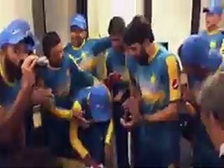 Asad Shafiq cutting cake, Hundred celebration with Pakistan team in Brisbane Australia