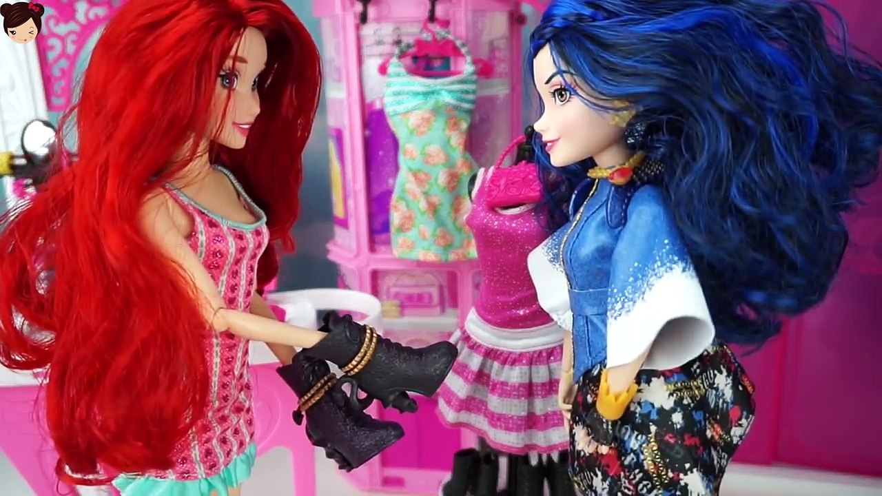 Los Descendientes Fiesta de Cumpleaños de Evie - Pool Party con Mal Jay Carlos