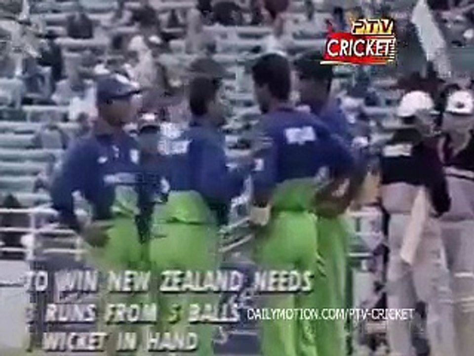 3 Runs off 6 Balls ! Waqar Younis Bowling ! See What Happend Next !