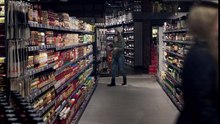 Les clients d’un centre commercial ont eu une surprise de taille en faisant leurs courses pour les fêtes à venir