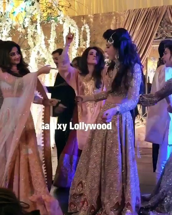 Mawra Sajal and Numan Ejaz's amazing dance performance during Urwa's wedding