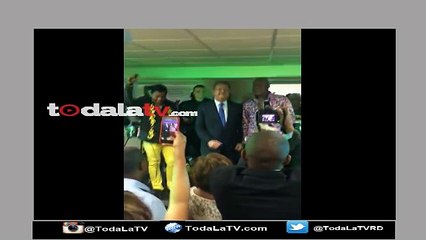 Leonel y Johnny Ventura cantan, bailan e improvisan sobre políticas-Video