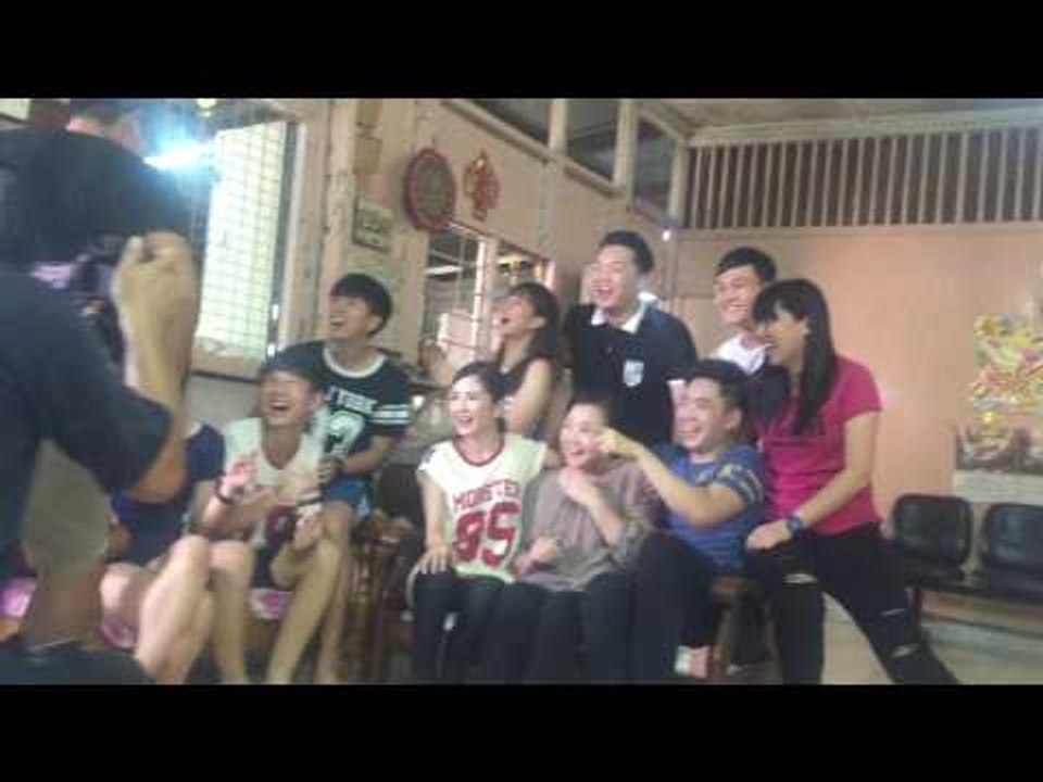 Dennis 跳舞  大家都笑翻了