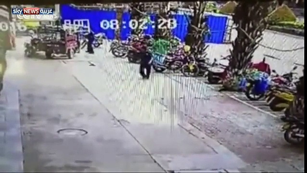الصين.. ثور هائج سبب ذعرا واصابات بالمارة