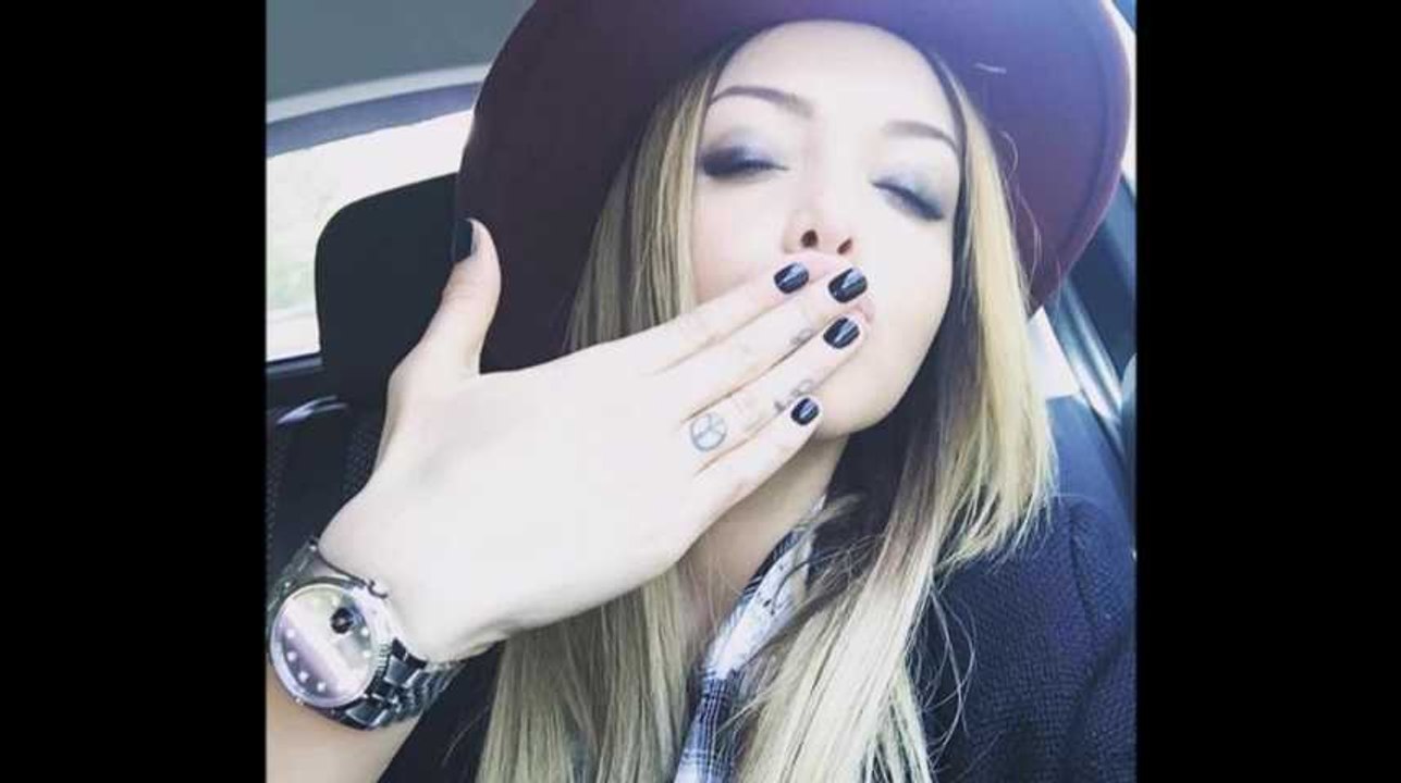 Nabilla actrice dans la série Orange is the New Black ? On a la preuve !