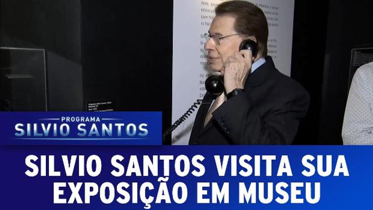 Silvio Santos visita sua exposição em museu