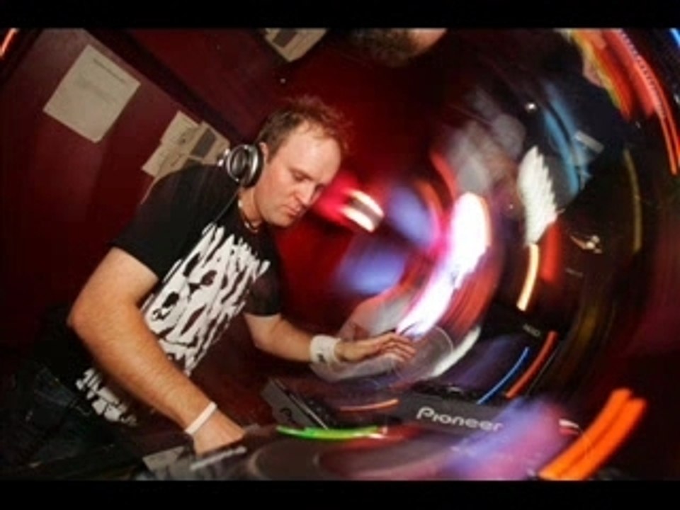 Carl Kennedy vs Roachford - Ride The Storm