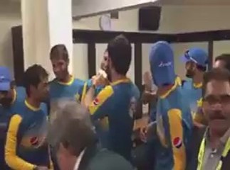asad Shafiq cutting cake video