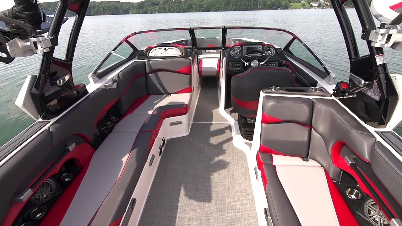 2017 Supra Boats - Driver Seat
